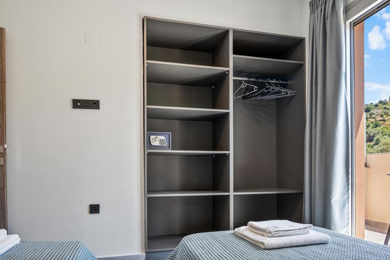 Robin'S Aparthotel Apolpaina Bagian luar foto